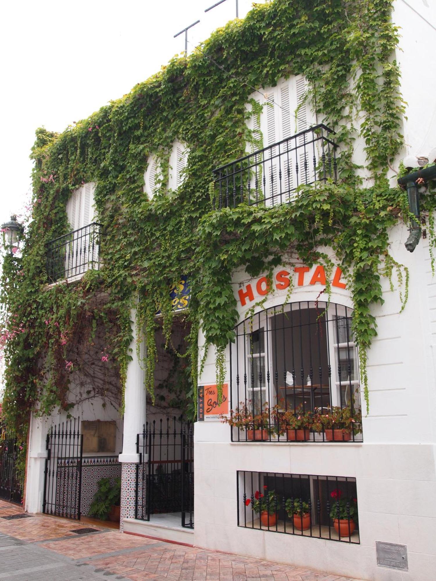 Hostal Tres Soles Nerja Exterior photo